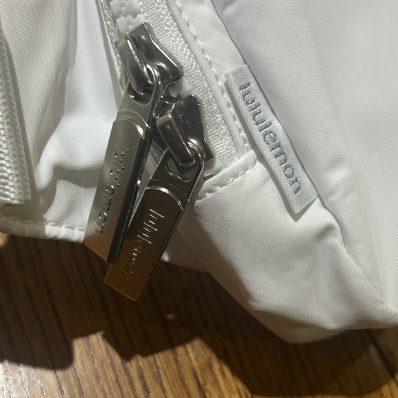 NEW- Lululemon Everywhere Belt Bag (large 2L) WHITE - Picture 9 of 9